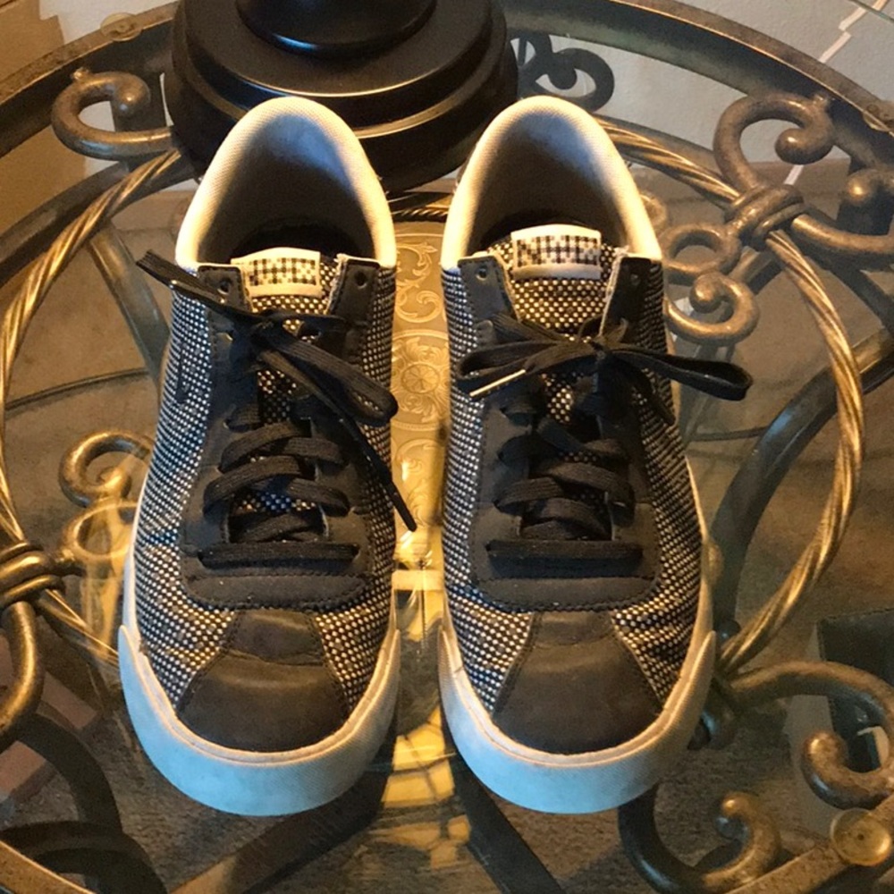 Men’s size 10 Nike’s
